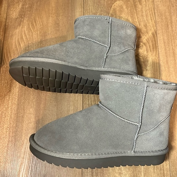 NWOT Cushionaire Hipster Cozy Ankle Boot Memory Foam Gray Size 8 - Picture 2 of 8